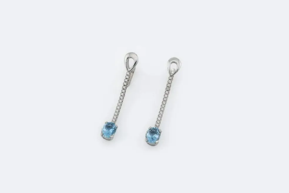 Boucles d'oreilles en or blanc avec diamants et aigue-marine