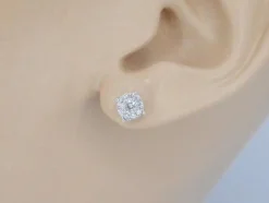 Boucles d'oreilles en or blanc avec diamants taille brillant