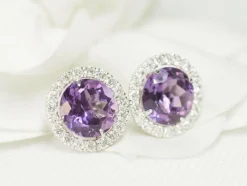 Boucles d'oreilles en or blanc, améthystes rondes et diamants