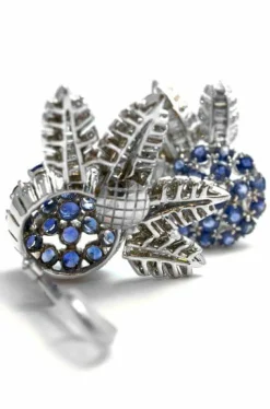 Boucles d'oreilles en or blanc, saphirs et diamants.