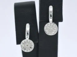 Boucles d'oreilles en or blanc avec diamants