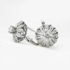 Boucles d'oreilles en or blanc avec diamants