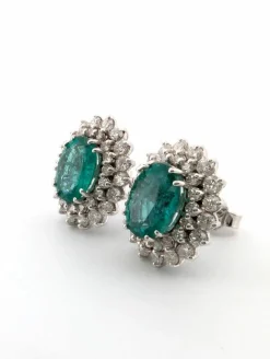 Boucles d'oreilles en or blanc avec émeraudes et diamants
