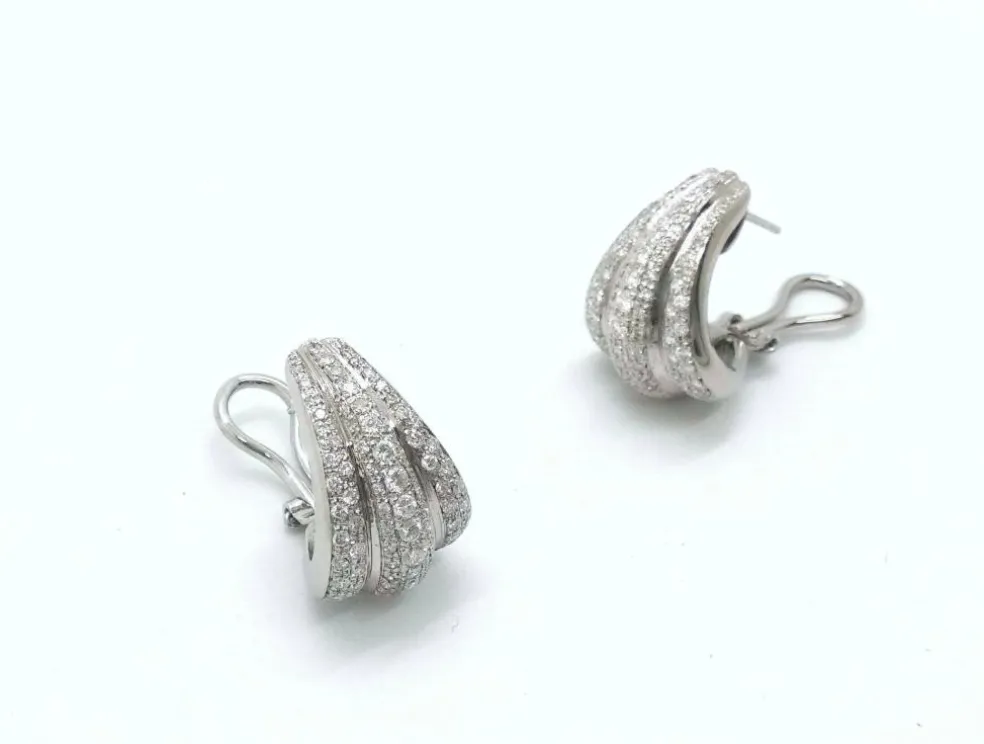 Boucles d'oreilles en or blanc et diamants