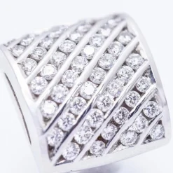 Boucles d'oreilles en or blanc avec diamants