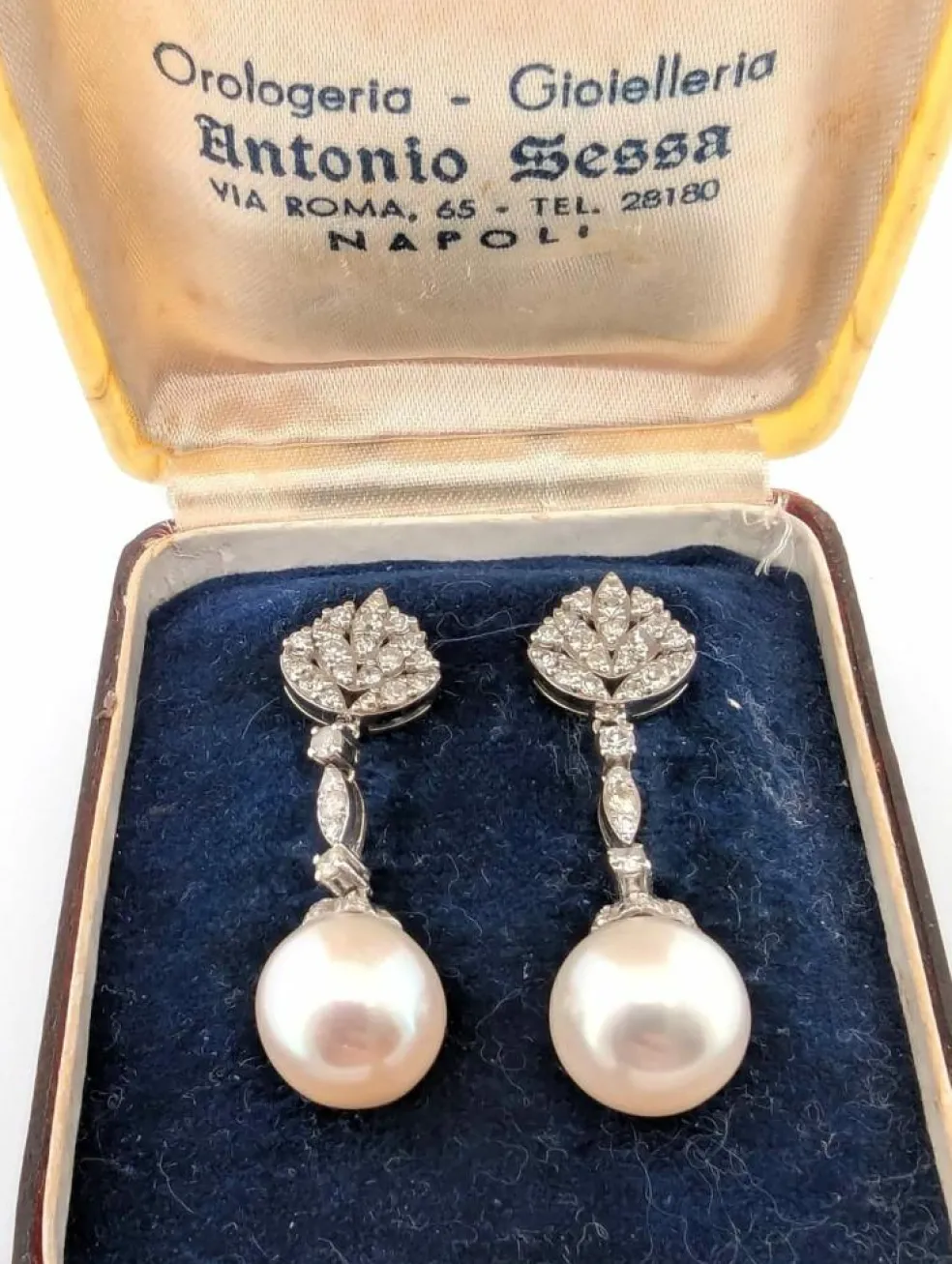 Boucles d'oreilles en or blanc avec perles et diamants