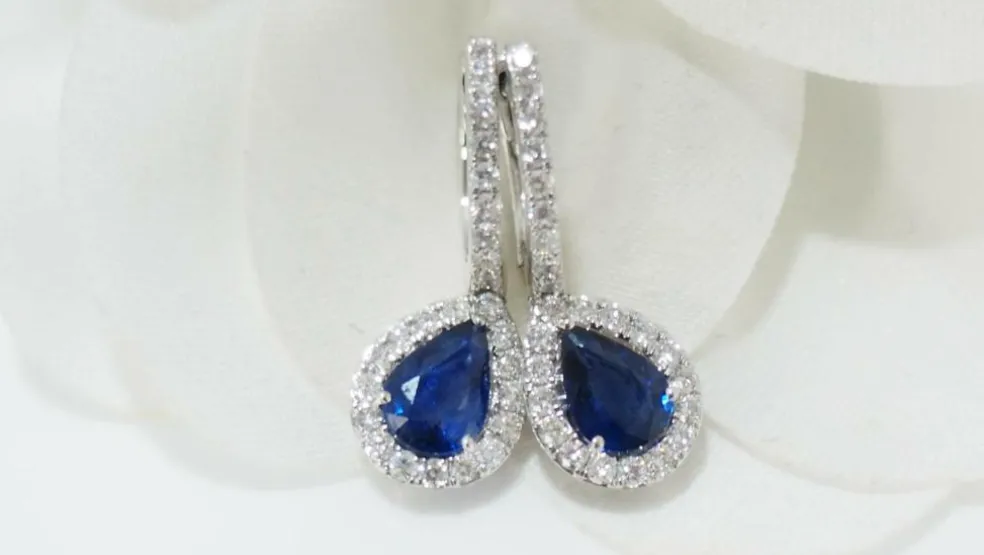 Boucles d'oreilles en or blanc, saphirs de Ceylan et diamants