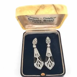 Boucles d'oreilles en or blanc avec diamants et onyx