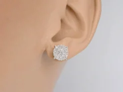 Boucles d'oreilles en or blanc avec un diamant taille brillant