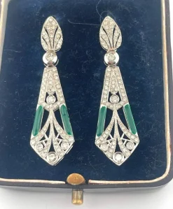 Boucles d'oreilles en or blanc avec diamants et émail vert