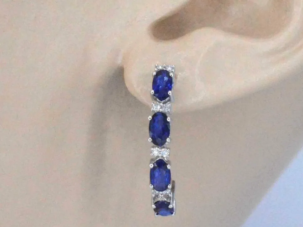 Boucles d'oreilles en or blanc serties de saphirs