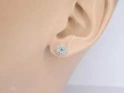 Boucles d'oreilles en or blanc avec diamants taille brillant