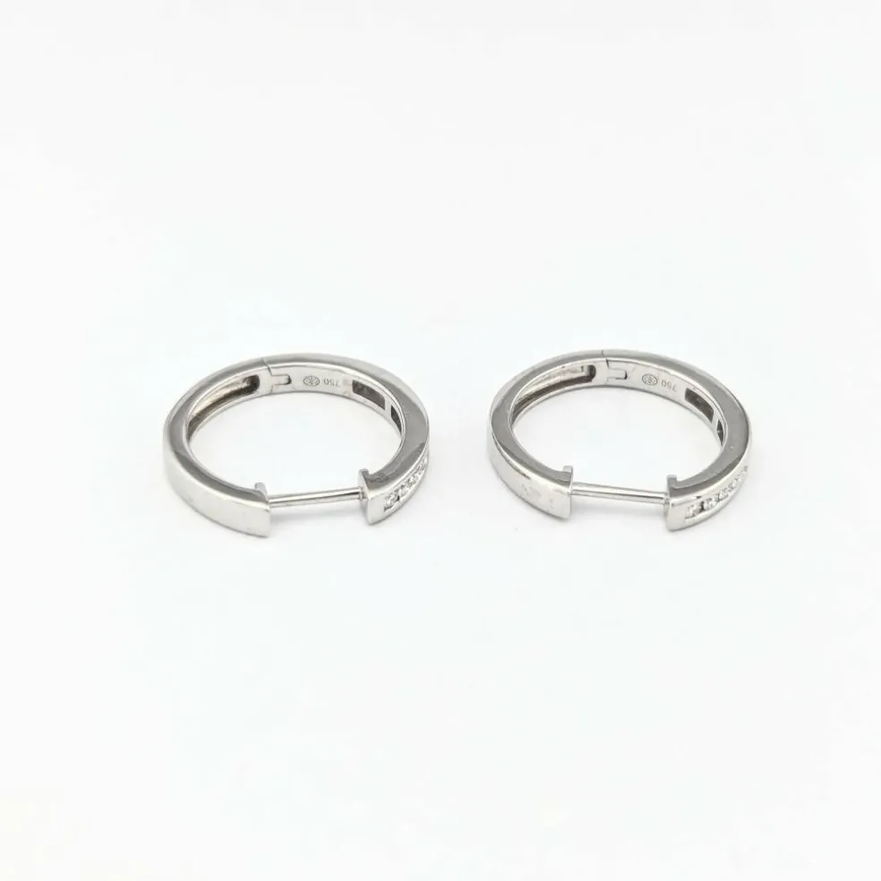 Boucles d'oreilles en or blanc et diamants