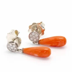 Boucles d'oreilles en Or Blanc et Corail.