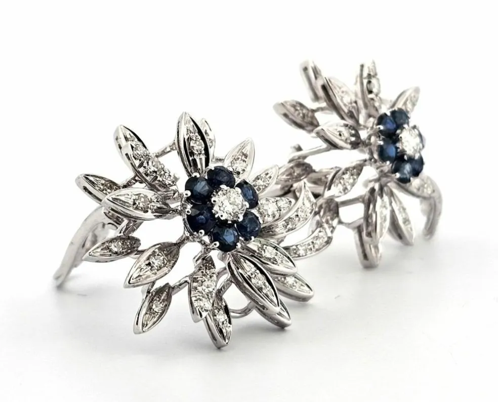 Boucles d'oreilles en or blanc avec saphirs et diamants