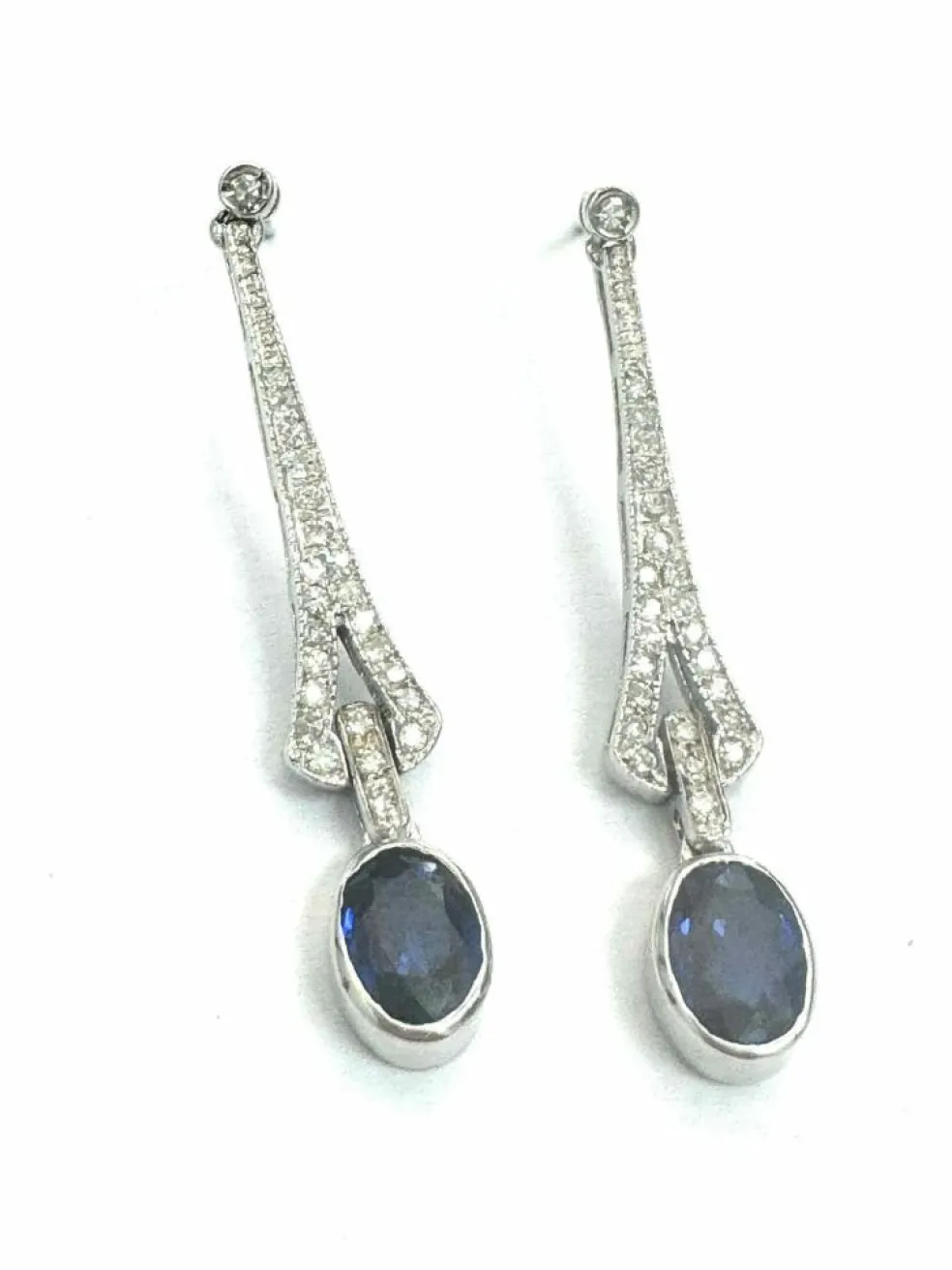 Boucles d'oreilles en or blanc avec saphirs et diamants