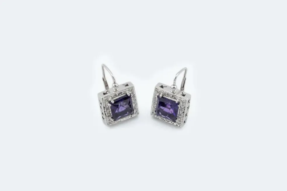 Boucles d'oreilles en or blanc avec améthystes