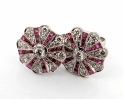 Boucles d'oreilles en or blanc avec rubis et diamants