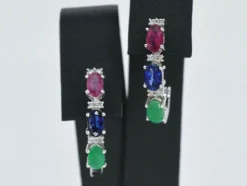 Boucles d'oreilles en or blanc avec pierres précieuses multicolores et diamants