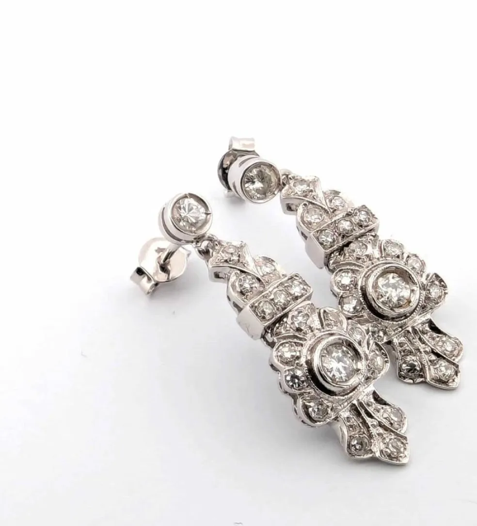 Boucles d'oreilles en or blanc avec diamants