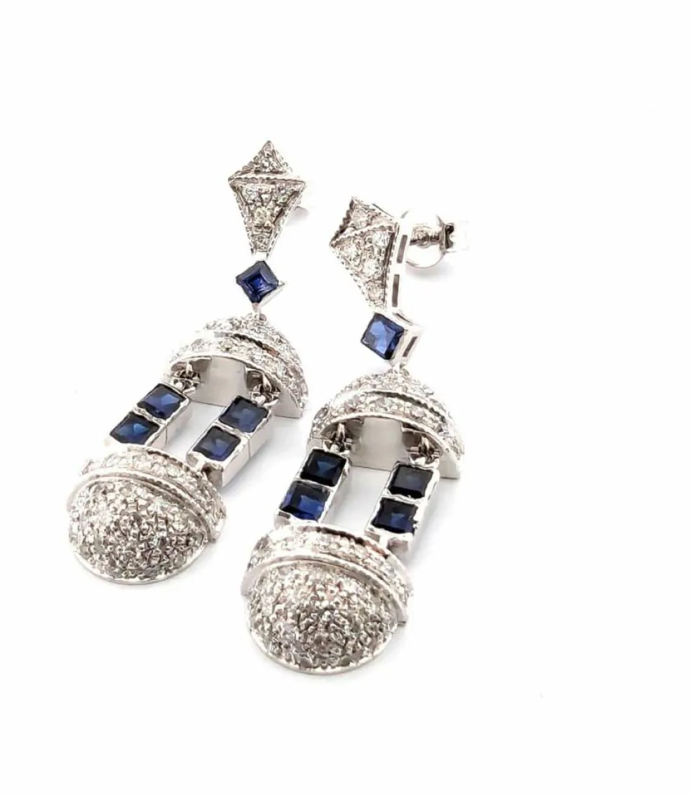 Boucles d'oreilles en or blanc avec saphirs taille carrée et diamants