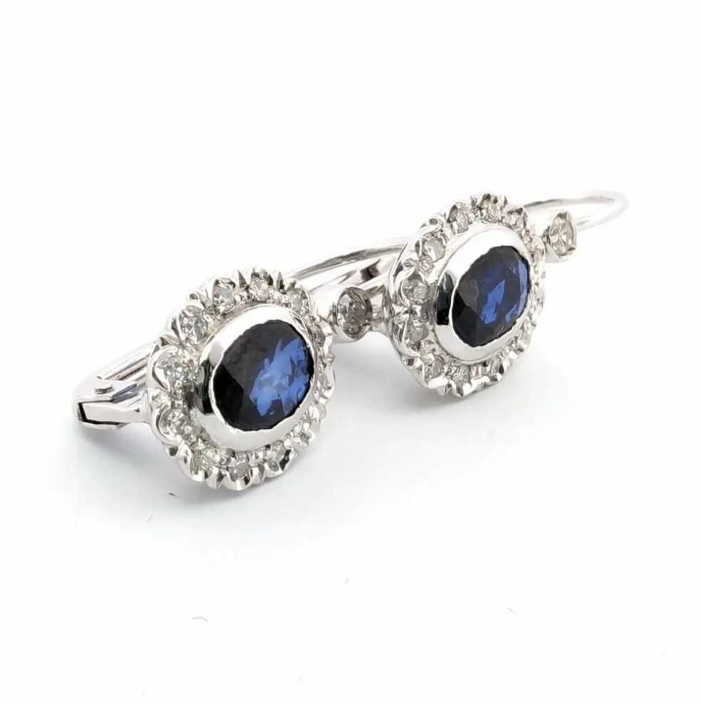 Boucles d'oreilles en or blanc avec saphirs et diamants