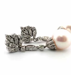 Boucles d'oreilles en or blanc avec perles et diamants