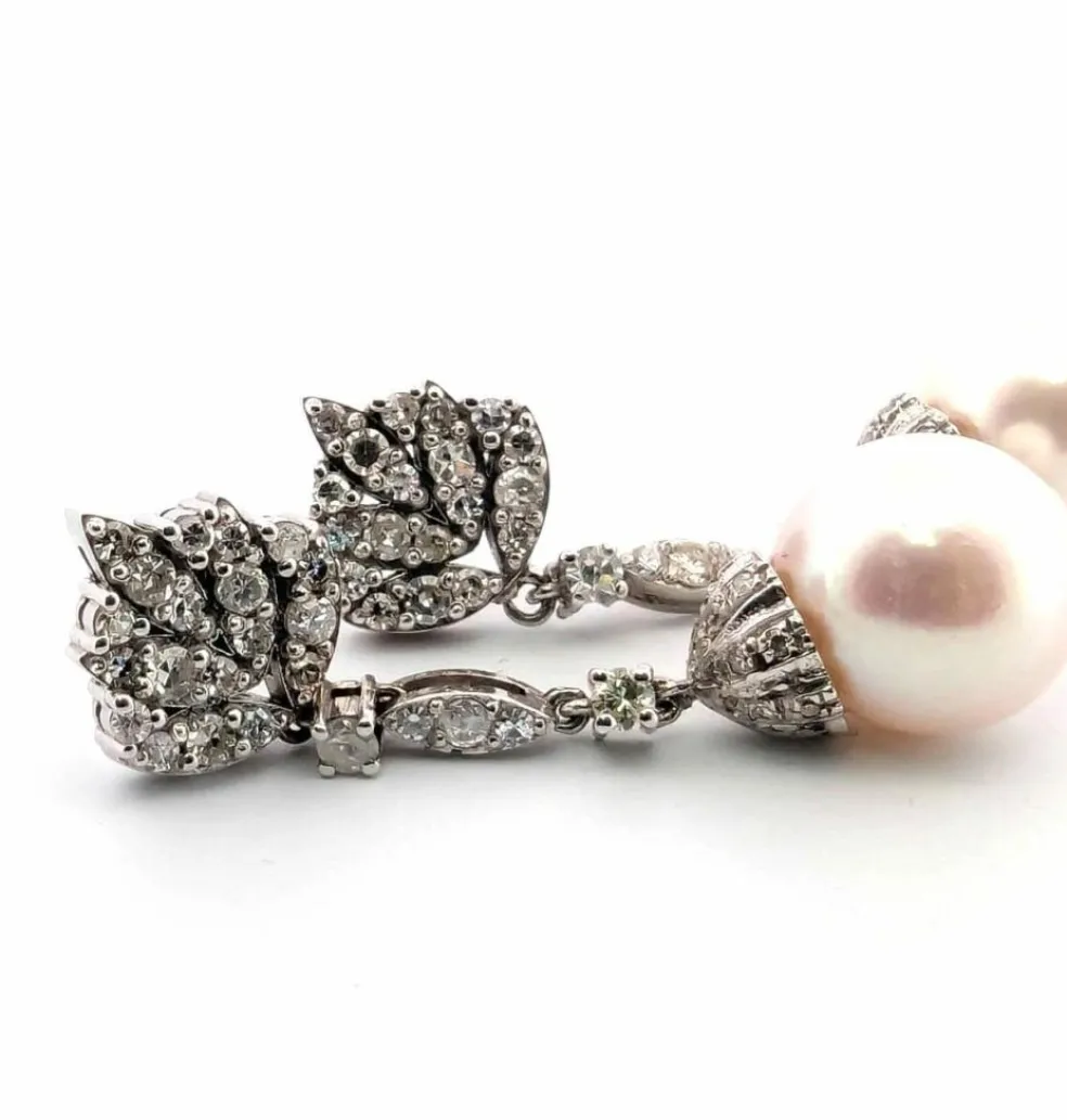 Boucles d'oreilles en or blanc avec perles et diamants