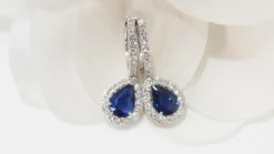 Boucles d'oreilles en or blanc, saphirs de Ceylan et diamants