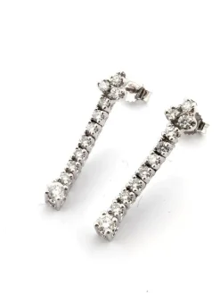 Boucles d'oreilles en or blanc avec diamants