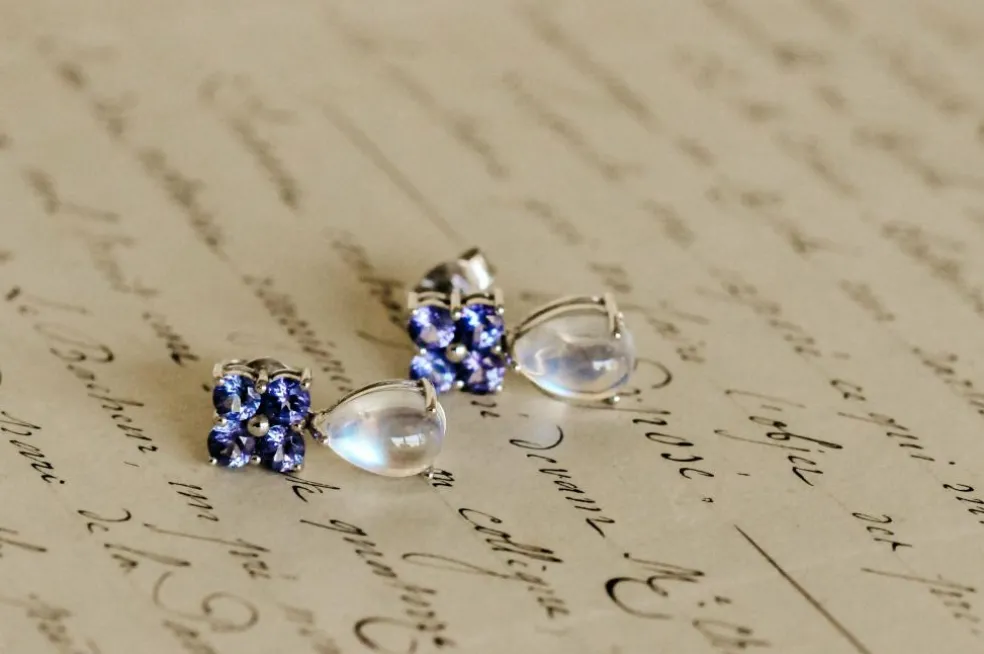 Boucles d'oreilles en or blanc, tanzanite et pierre de lune