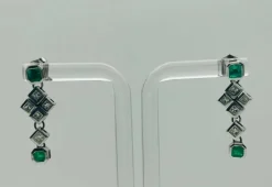 Boucles d'oreilles en or blanc avec diamants et émeraude