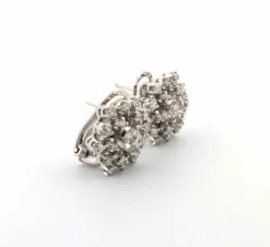 Boucles d'oreilles en or blanc avec diamants