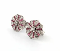 Boucles d'oreilles en or blanc avec rubis et diamants