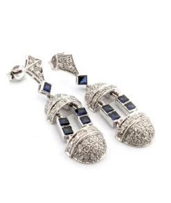 Boucles d'oreilles en or blanc avec saphirs taille carrée et diamants