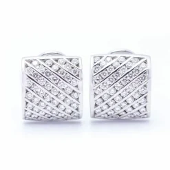 Boucles d'oreilles en or blanc avec diamants