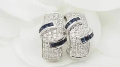 Boucles d'oreilles en or blanc, saphirs et diamants