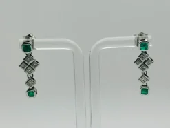 Boucles d'oreilles en or blanc avec diamants et émeraude