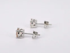 Boucles d'oreilles en or blanc avec morganite