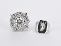 Boucles d'oreilles en or blanc avec diamants taille brillant