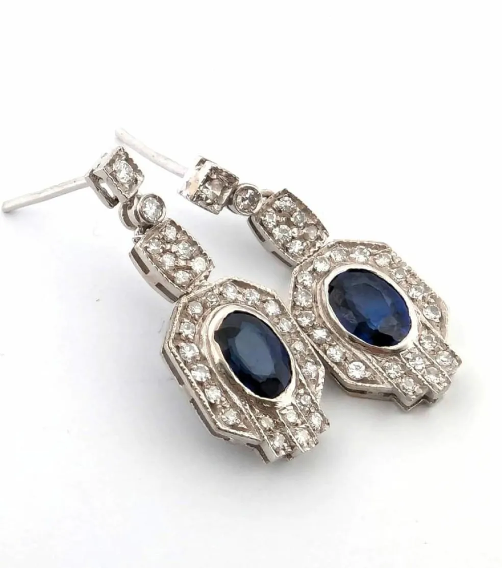 Boucles d'oreilles en or blanc avec saphirs et diamants