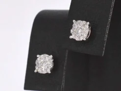 Boucles d'oreilles en or blanc avec diamants taille brillant