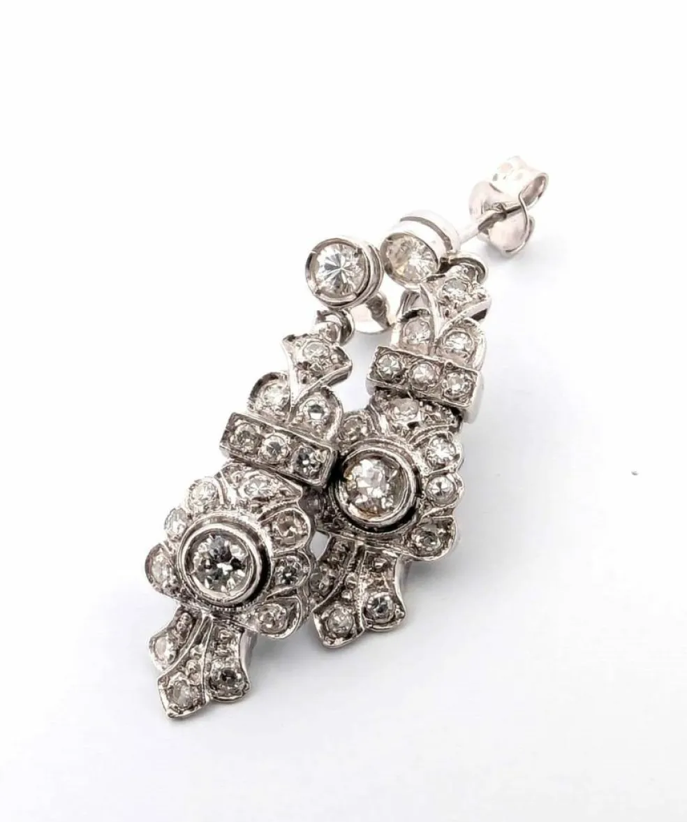 Boucles d'oreilles en or blanc avec diamants