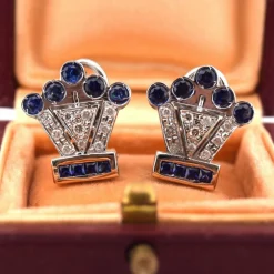 Boucles d'oreilles en or blanc avec diamants et saphirs