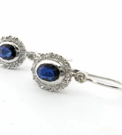 Boucles d'oreilles en or blanc avec saphirs et diamants