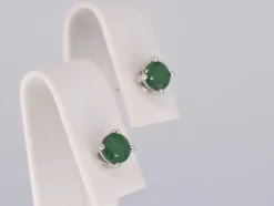 Boucles d'oreilles en or blanc avec émeraude