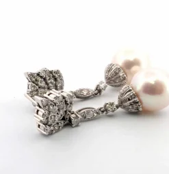 Boucles d'oreilles en or blanc avec perles et diamants