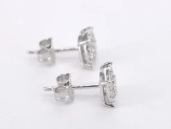 Boucles d'oreilles en or blanc avec diamants taille brillant