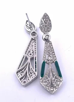 Boucles d'oreilles en or blanc, diamants et émail vert