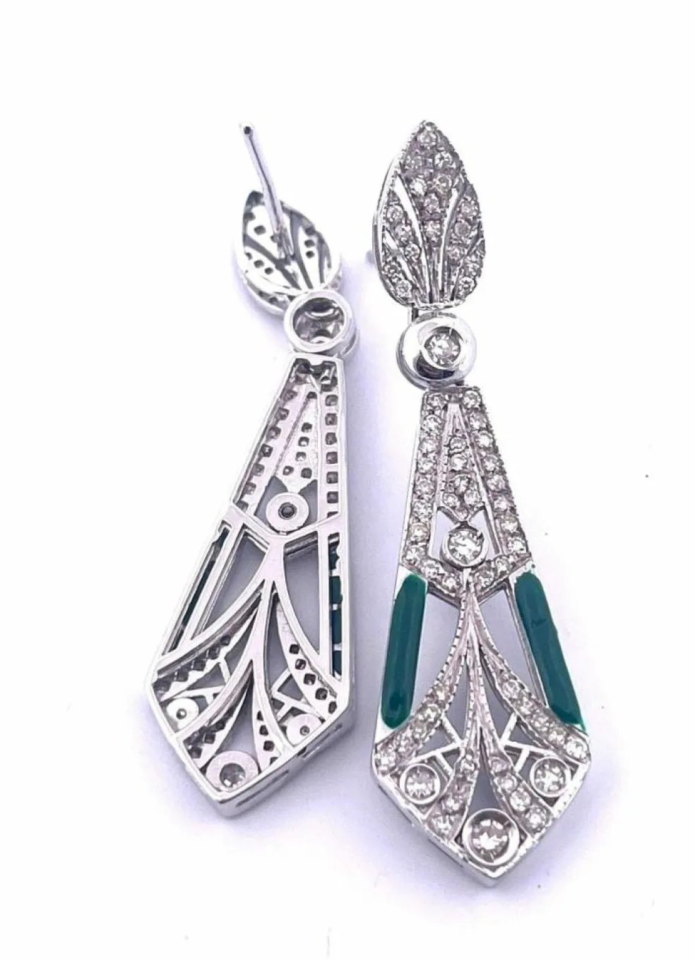 Boucles d'oreilles en or blanc avec diamants et émail vert